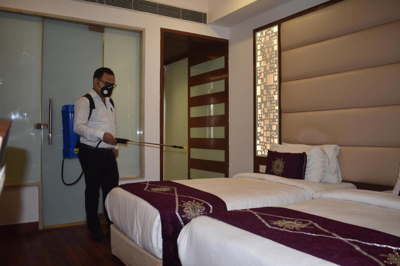 Hotel Swaran Palace Dillí Exteriér fotografie