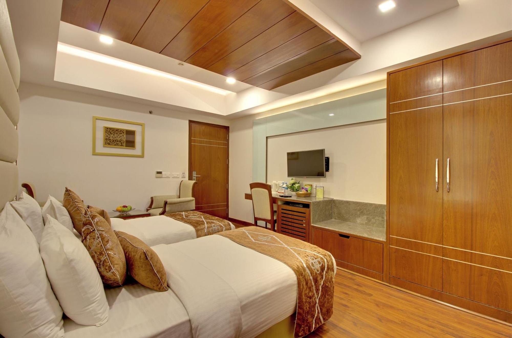 Hotel Swaran Palace Dillí Exteriér fotografie